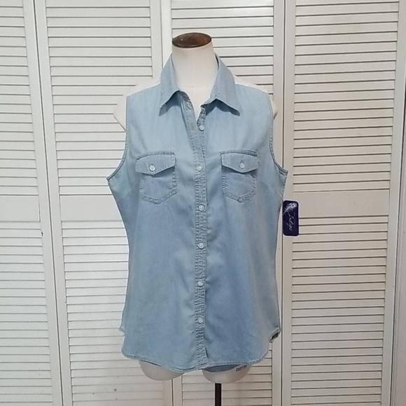 Sleeveless Blouse - Picture 2 of 6